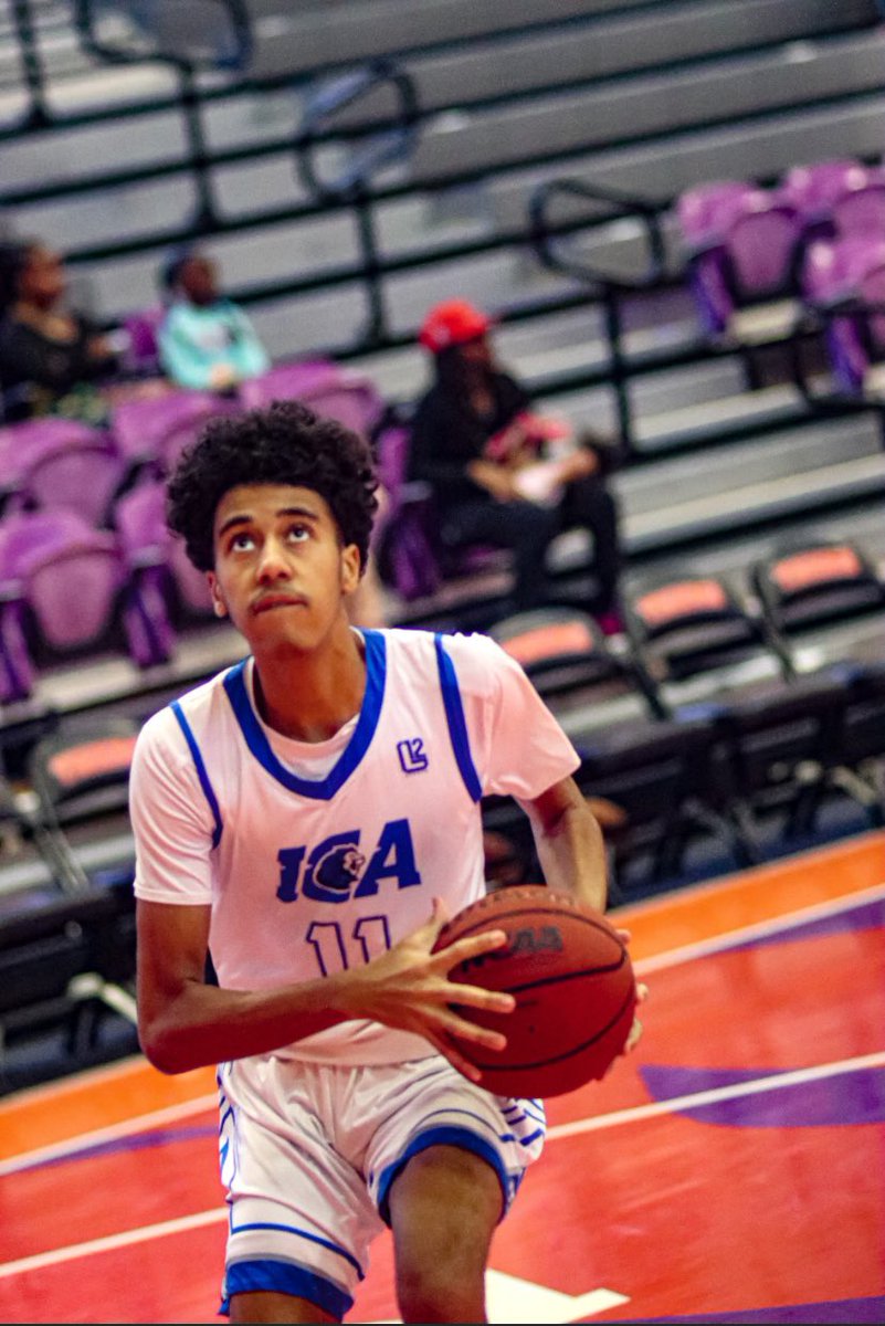 JBlouin_B5's tweet photo. ICA 2022-2023 Sophomore Season🤍💙 https://t.co/2xlocqg7IW