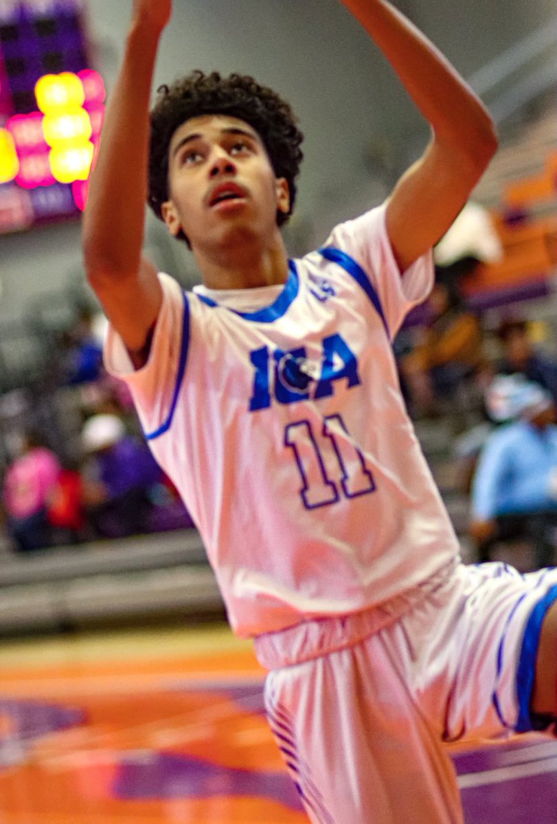 JBlouin_B5's tweet photo. ICA 2022-2023 Sophomore Season🤍💙 https://t.co/2xlocqg7IW