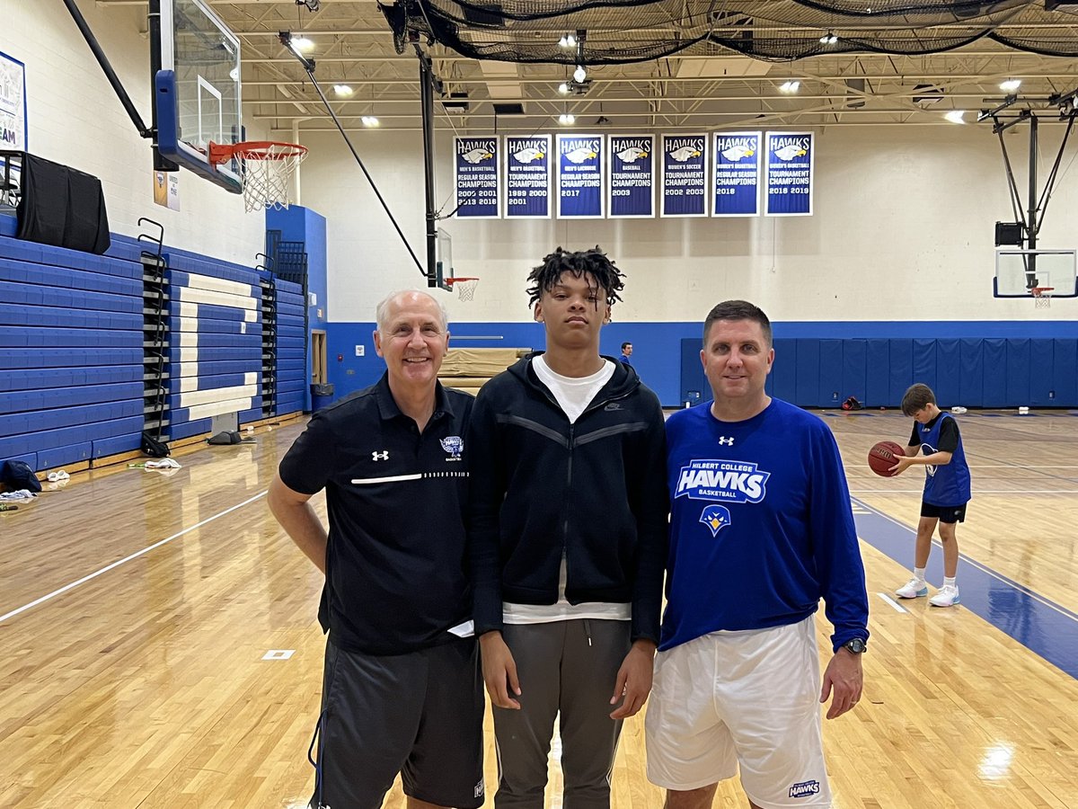 hooptech_bball's tweet photo. ‘24 Demetrius Rivers 6’5”(Glenville) on a couple visits lately to Hilbert College and Alfred University. Bound to have a huge July!
@iammeechh https://t.co/QwYYe7Yquz