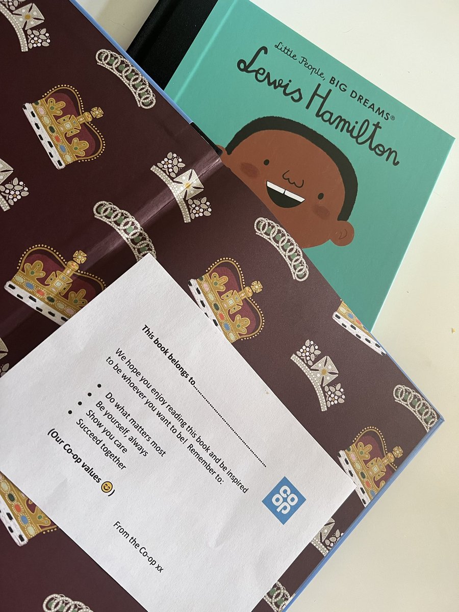 LINSGREATERMAN1's tweet photo. Member Pioneer @daryll_clarke helped
Support a special Literary day y’day.  @stherbsfriends gathered donated chocolate &amp; added golden tickets for prizes! We gave books too, along with our @coopuk values to inspire pupil reading &amp; futures #ItsWhatWeDo #Chadderton @NessCalverley 📚 https://t.co/vvhpW2x7ON