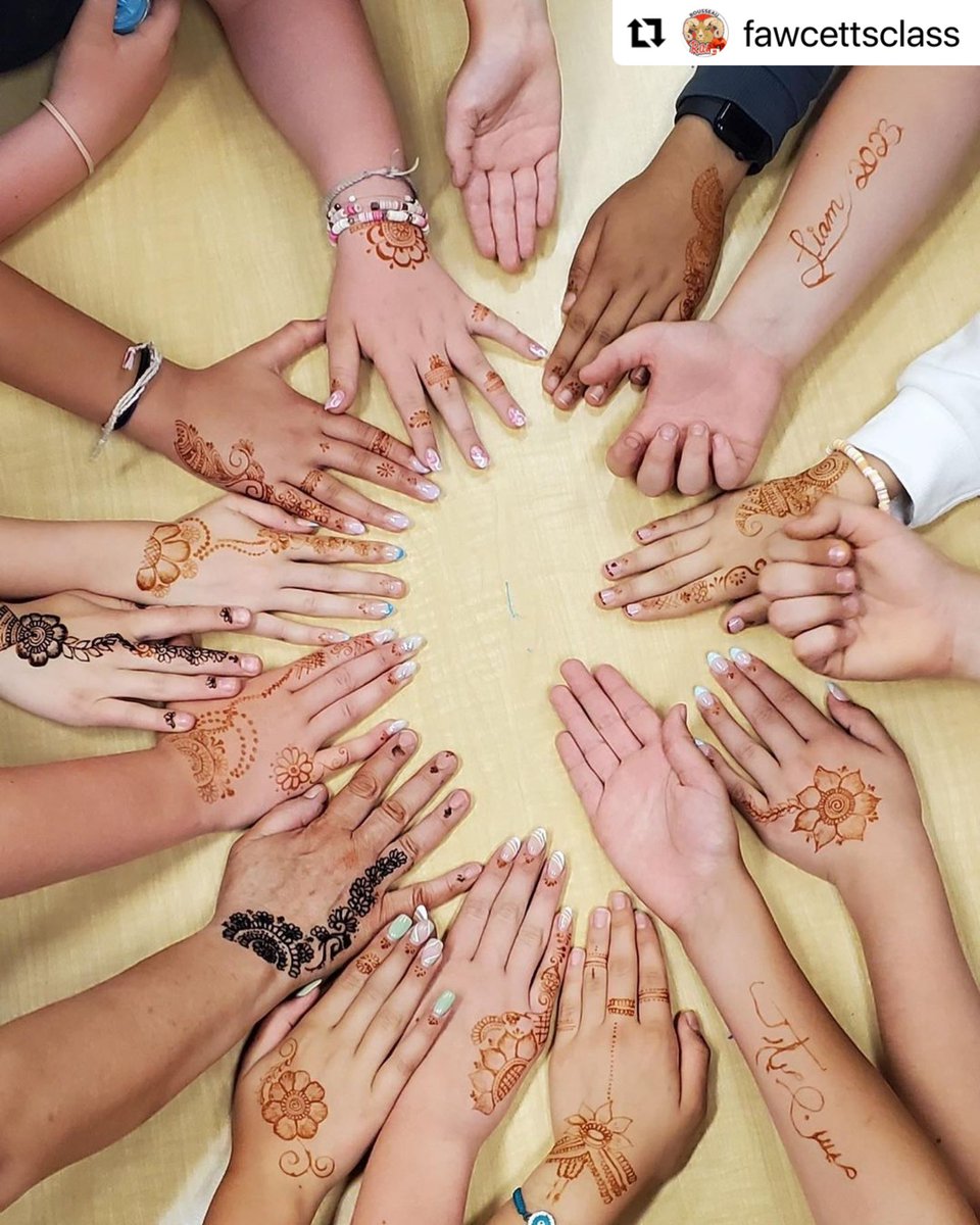 Thank you to Ayesha’s Mom for sharing her henna, or mehndi, art with us! We are all set to celebrate tomorrow!!! 🎉🎉🎉🤣<a href="/rousseau_HWDSB/">Rousseau School</a> <a href="/hwdsb/">HWDSB</a>

#celebration #6thgrade #promotions