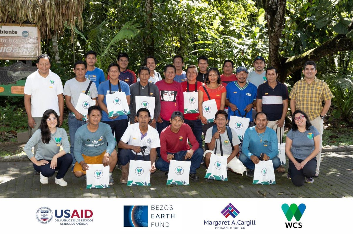 WCSEcuador's tweet photo. #NoticiasWCS | Monitores comunitarios de la Amazonía ecuatoriana participaron en un taller para intercambiar experiencias y fortalecer capacidades en el monitoreo de #FaunaSilvestre y el uso de herramientas tecnológicas para la conservación. 🌱

➡️ https://t.co/aKwGizmj4i
🖐 💚💙 https://t.co/Pj6Q2YBY9e