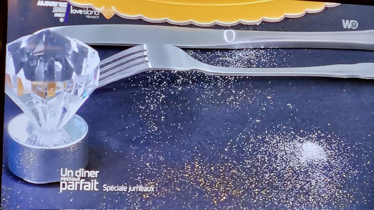mabohari's tweet image. #udpp c&apos;est quoi cette manie de mettre des paillettes sous les couverts ? Qui a envie d&apos;en manger ?
Au centre de la table ou pas du tout