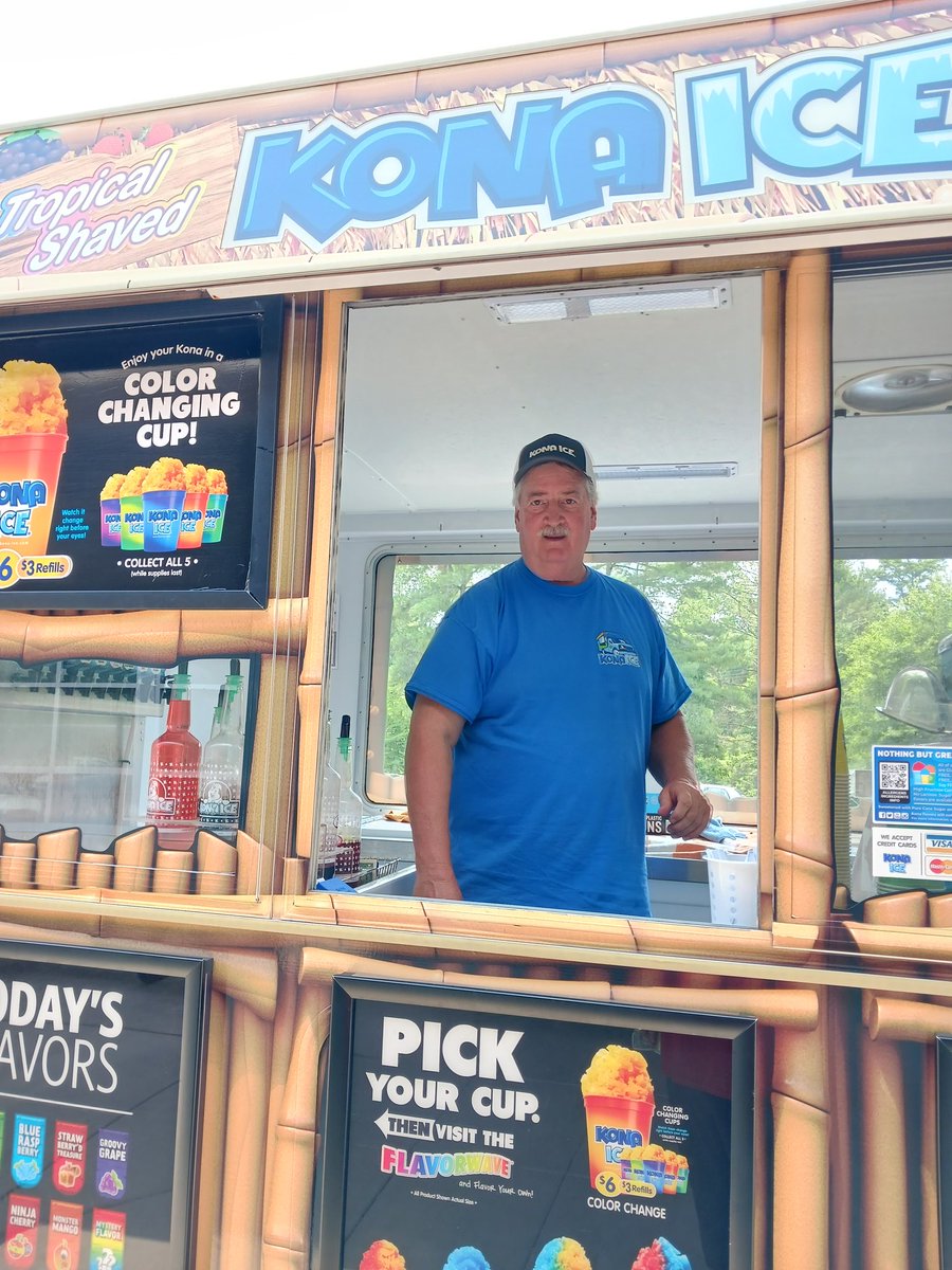 fmteducare's tweet image. It&apos;s always awesome when Kona Ice comes! #KonaIceOfJohnsonCity #JustWhatWeNeeded #ThanksMrKevin #2023SummerEducare