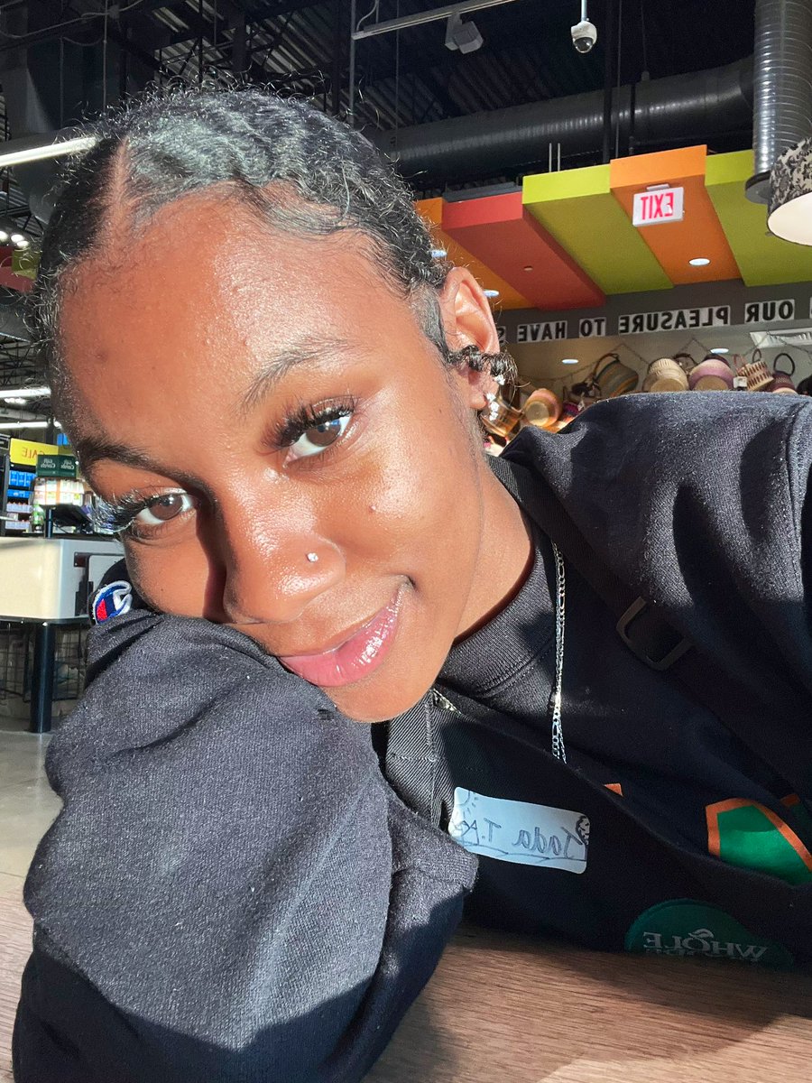 jadareign1's tweet photo. Jada from Wholefoods 💕 https://t.co/YIYfEVaF8p