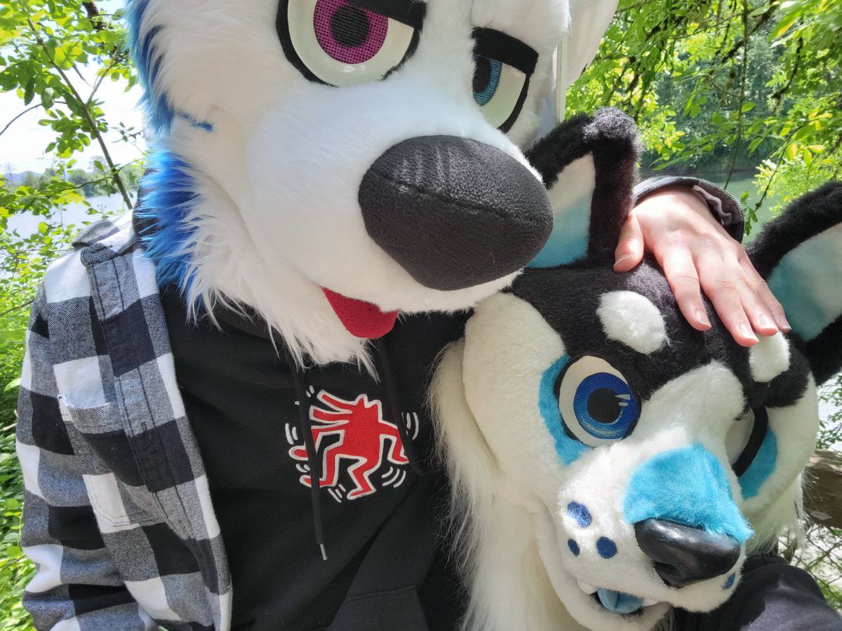 DiscountBlueDog's tweet photo. I may be like a million miles away but my love will come from the farthest reaches of this earth to touch your heart :3333 💙@oceanhuski 💙 (im in Mexico rn lol) https://t.co/nulcOpRC8x