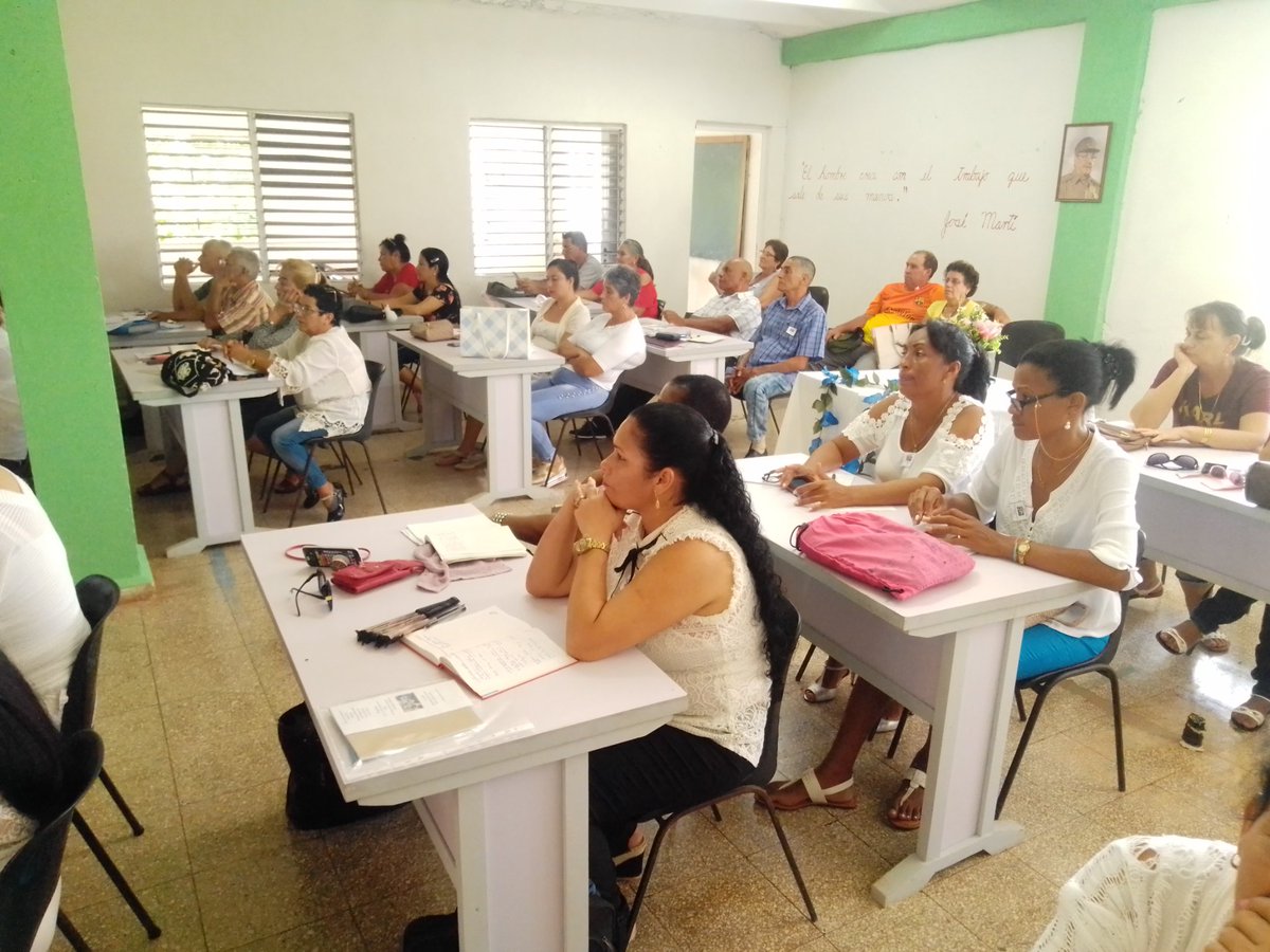 Lzaro50696382's tweet photo. En el seminario municipal de Bolivia también desertaron Yanelys Chamizo y Alfredo Betancourt sobre la actividad científica y la formación laboral respectivamente. #LatirAv https://t.co/HYza0yiW5f