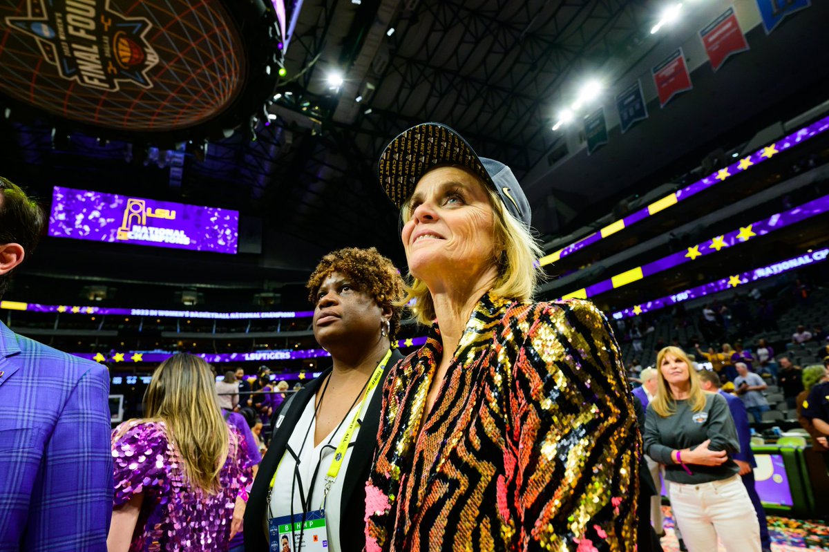 HValentineLSU's tweet image. It’s a Year 2 thing. 

#ThePowerhouse | #WelcomeToTheShow