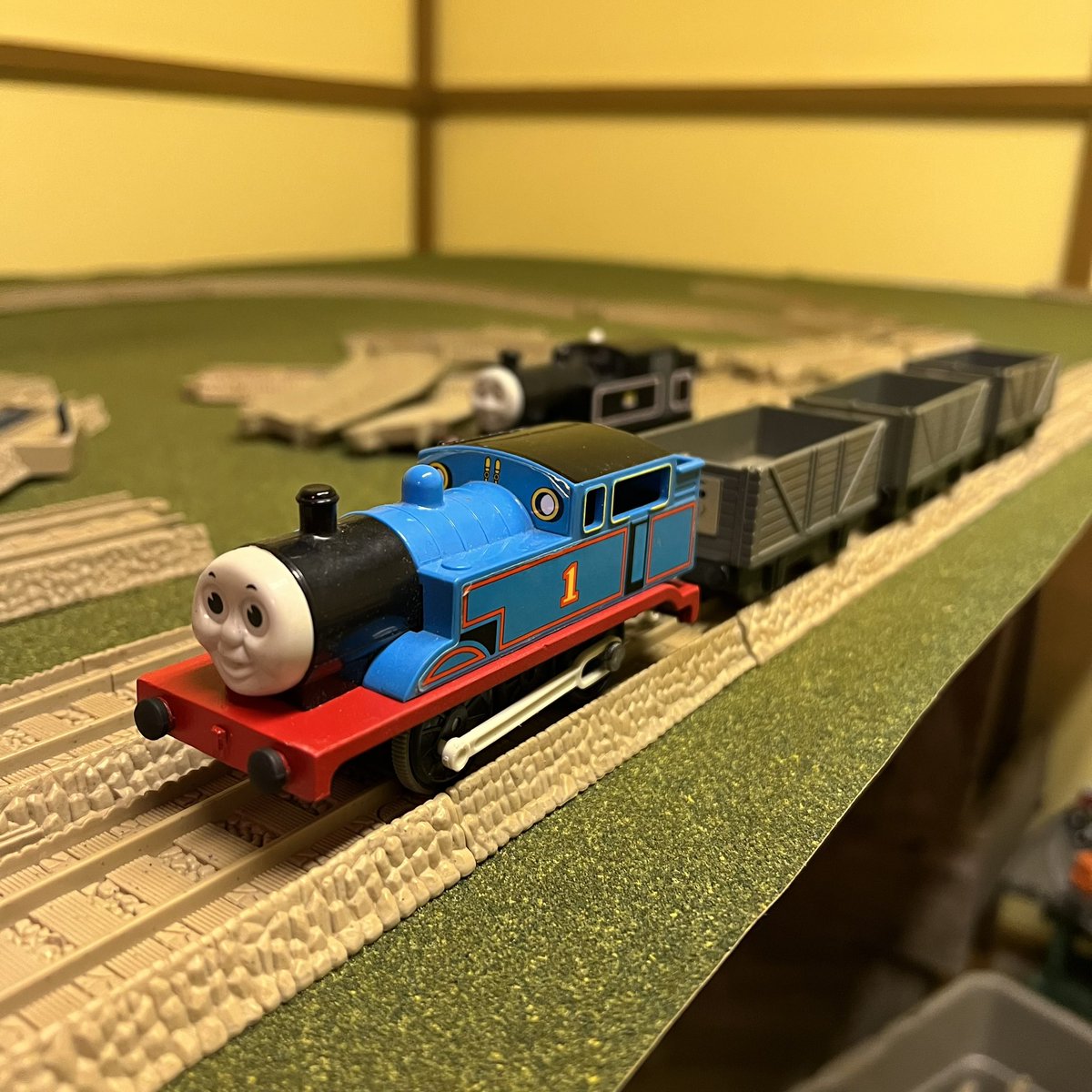 trackside06's tweet image. his pants are on backwards 💣