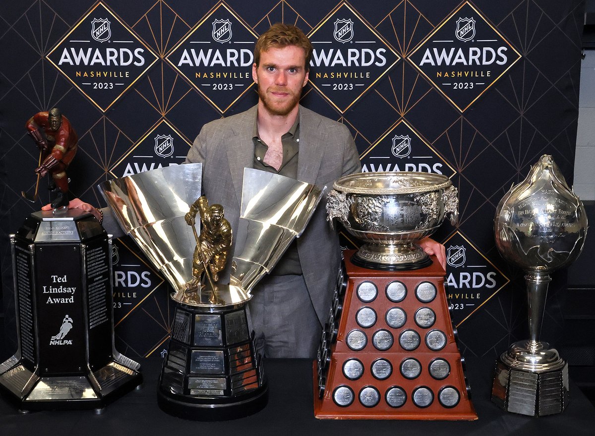 🏆🏆🏆🏆

McDavid becomes just the second player in <a href="/NHL/">NHL</a> history (Ovechkin, 2008) to win the Hart, Lindsay, Rocket &amp; Art Ross in the same season since the goal-scoring award was established in 1999.

#NHLAwards | #LetsGoOilers