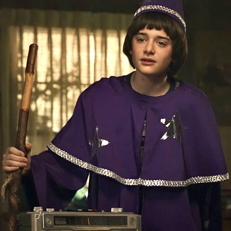 plainlovesong's tweet image. never letting anyone forget that will byers canonically listens to the cure