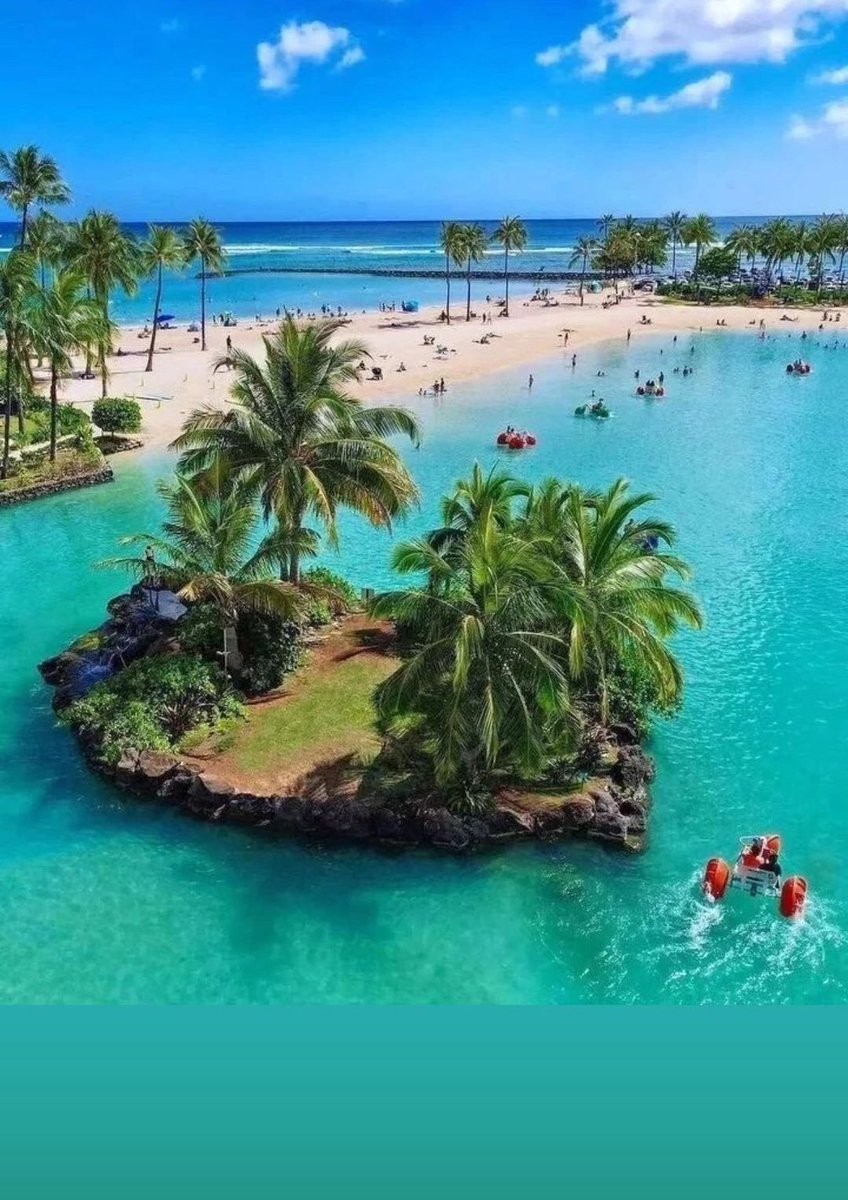 Traveluniverse's tweet photo. Waikiki Beach | Hawaii. https://t.co/Weo1t1IImK
