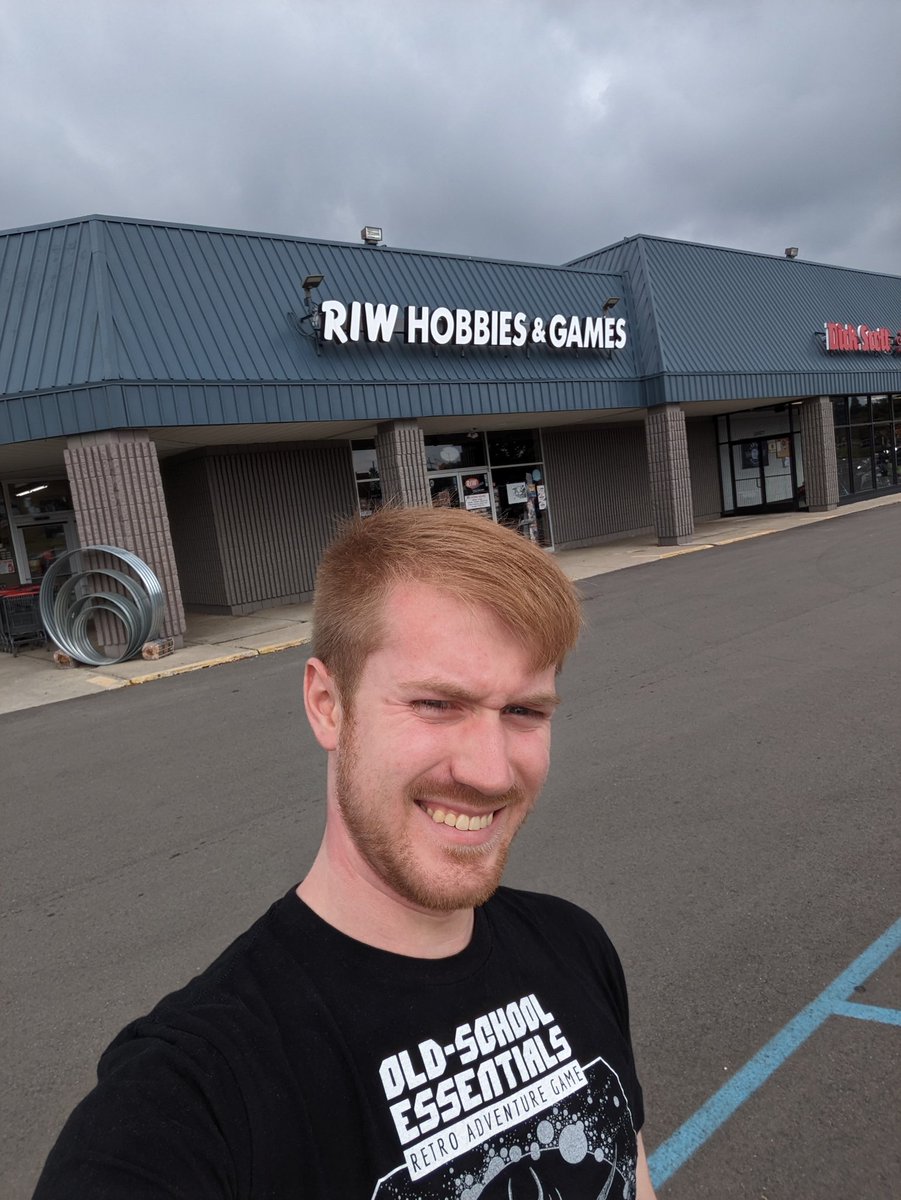 CelticMajoraMTG's tweet photo. It's been a couple days since the @RIWHobbies #pdh tourney and I'm just now getting around to compiling my thoughts. Before anything else, I wanted to say that everyone I had the opportunity to play with was incredibly enjoyable to play with! RIW were excellent hosts as well(1/x) https://t.co/1Tvl4hrSuG