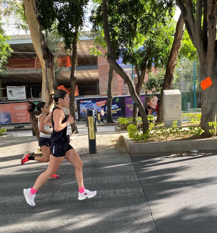 AraizCorre's tweet photo. #Split16k @adidasMX 💗✨😎 https://t.co/lgiUXQePSi