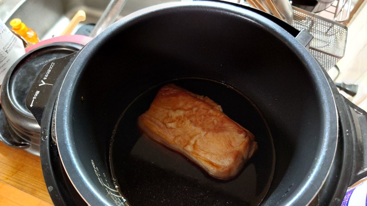 コーラで豚の角煮作りました！！！めっちゃうまかったです！！！豚ーーーーー！！！って感じでした。#おうちごはん　#料理好きな人と繋がりたい https://t.co/XPAOrScGVF