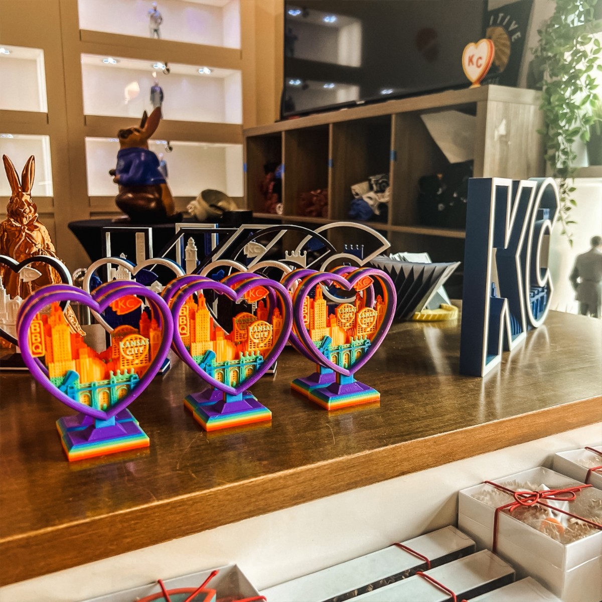 Okay but these hearts at 3DHQ Kansas City are TOO CUTE! 🌈