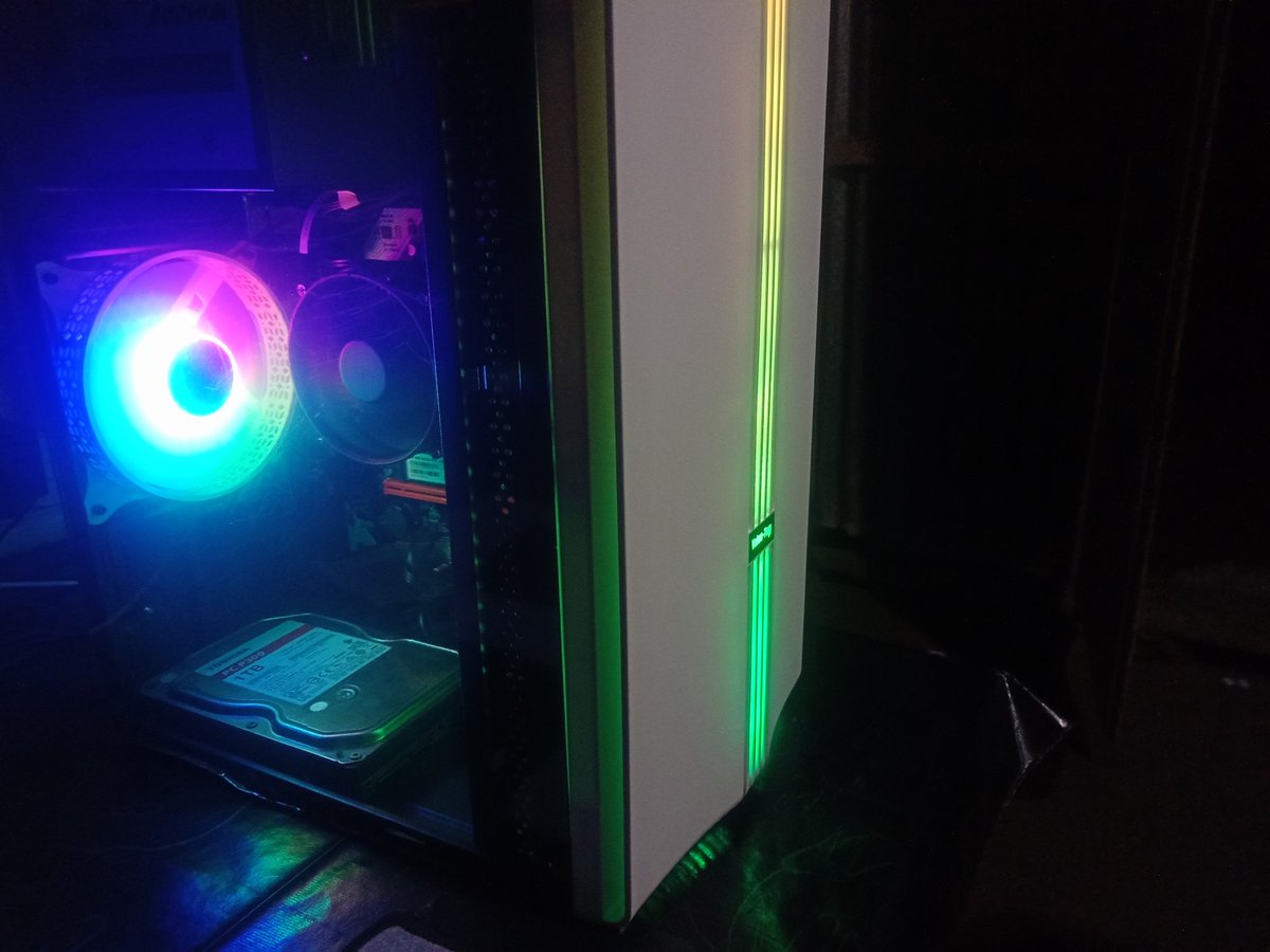 xdevimran's tweet image. Just finished building my new programming PC! Super excited to start coding faster and juggle multiple tasks effortlessly. Time to step up my programming game! ⚡⚡💻 #PCBuilding #CodingBoost