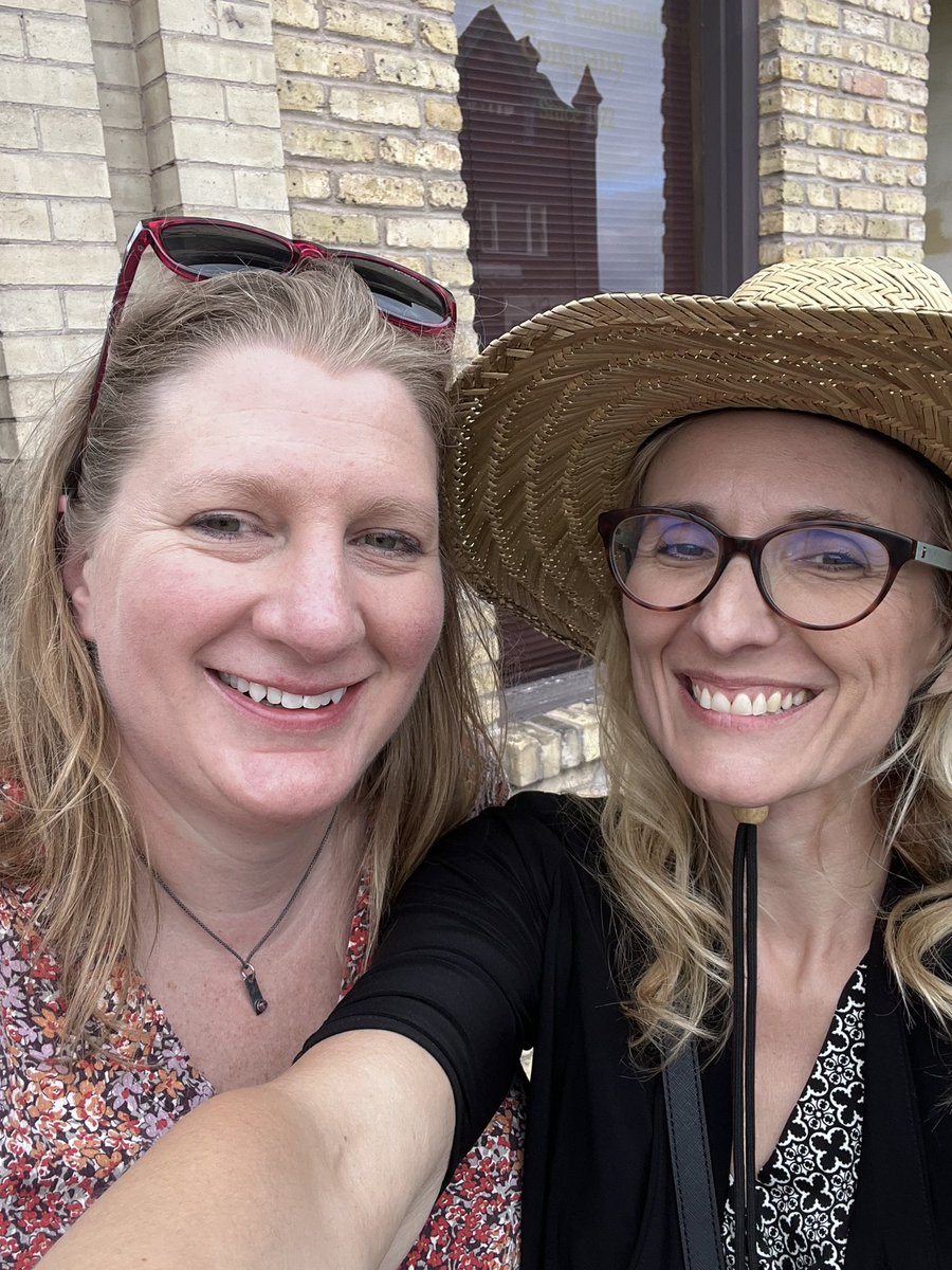 On Sun, we played “Cuffed,” a modern-day Newlywed game for @CourageMKE, which provides housing &amp; resources for LGBTQ youth.

In order of events: Pregame w/ our friends Bridgette &amp; Kathy; getting an answer correct; getting an answer INCORRECT; and post-game. #SundayFunday 🏳️‍⚧️ 🏳️‍🌈