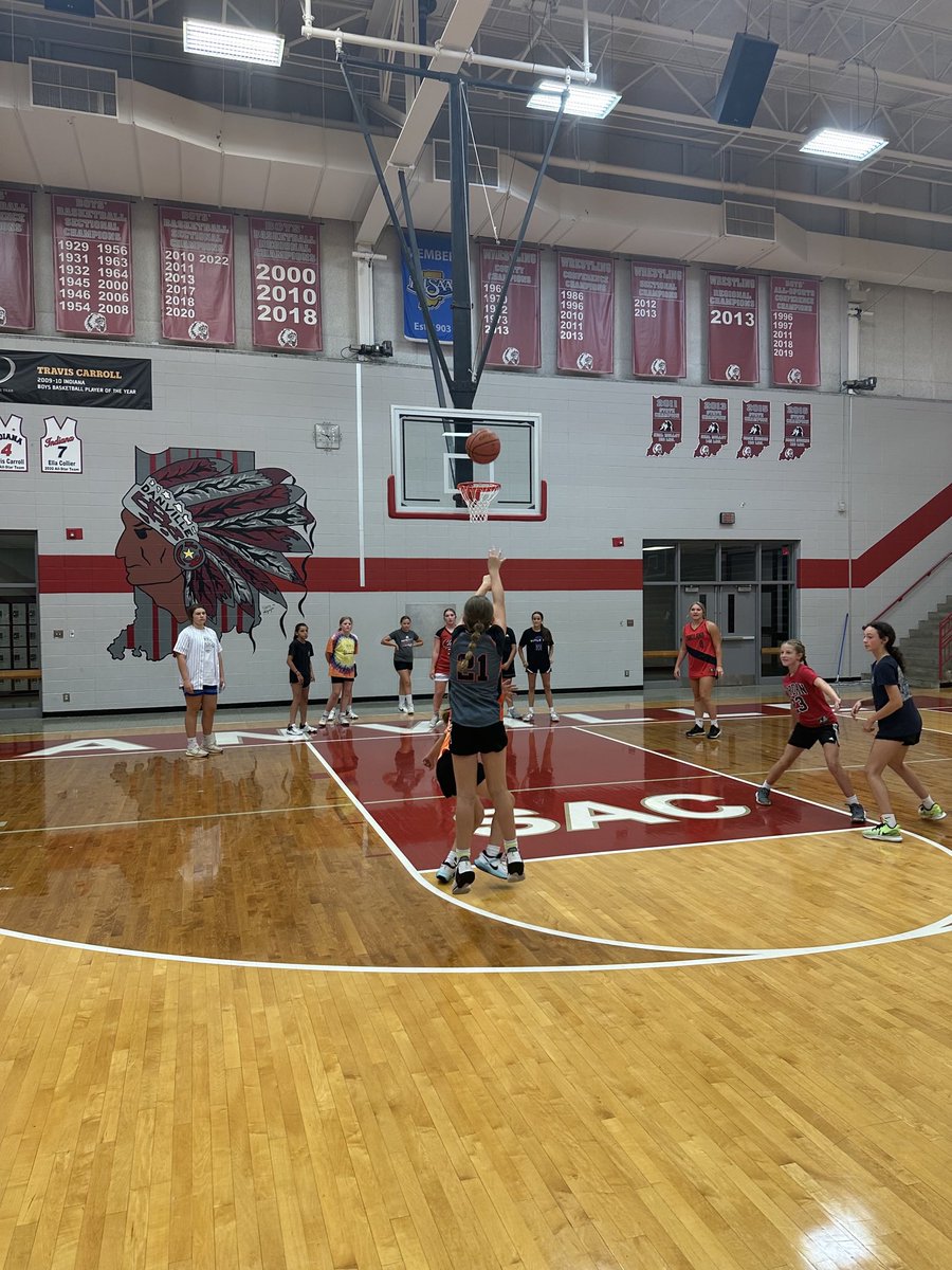 dchswarriorsgbb's tweet photo. Day 1 of 4th-8th grade camp was a success! Everyone put in hard work and got better today! Looking forward to tomorrow! #WarriorPride https://t.co/RR5Zy4kX0f