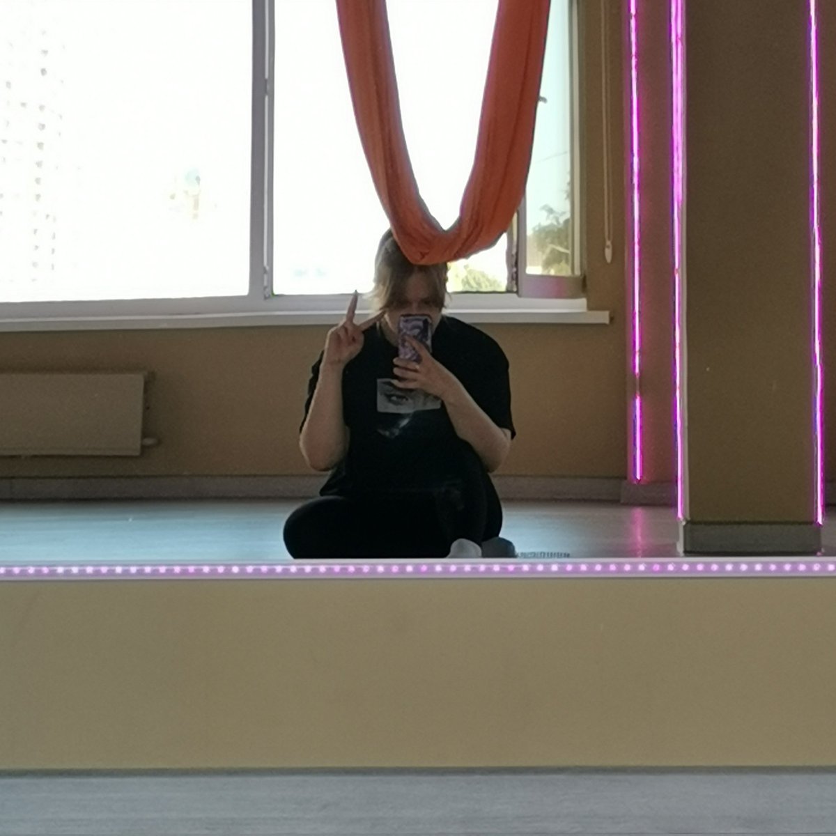 lee_fiyaa's tweet photo. Ощущение, что не была на тренях год, а не месяц, так соскучилась по гамакам😭 https://t.co/rNTKfDP5I1