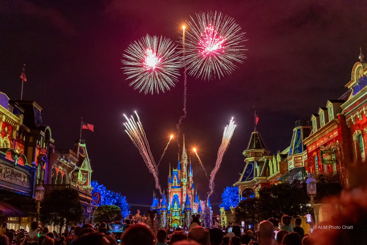 adam_ap_wdw's tweet image. Magic Kingdom waiting on Happily Ever After! #happilyeverafter #WaltDisneyWorld #disneyworld #WDW #Disney #disneyphotography