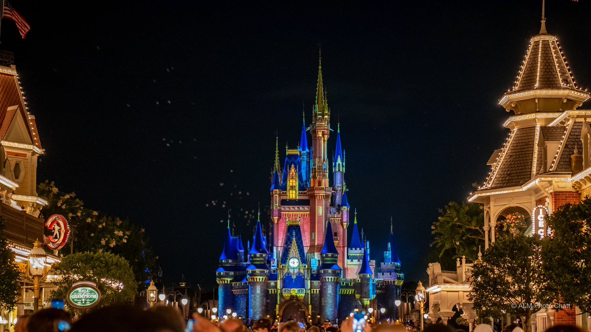 adam_ap_wdw's tweet image. Magic Kingdom waiting on Happily Ever After! #happilyeverafter #WaltDisneyWorld #disneyworld #WDW #Disney #disneyphotography