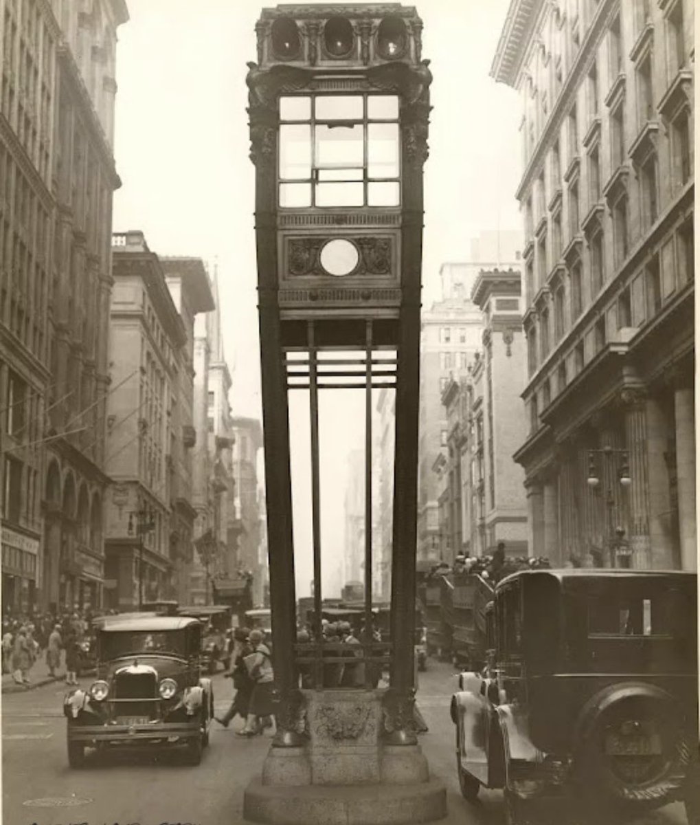 In 1920 New York City debuted its first traffic signal system, at 42nd Street and 5th Avenue.