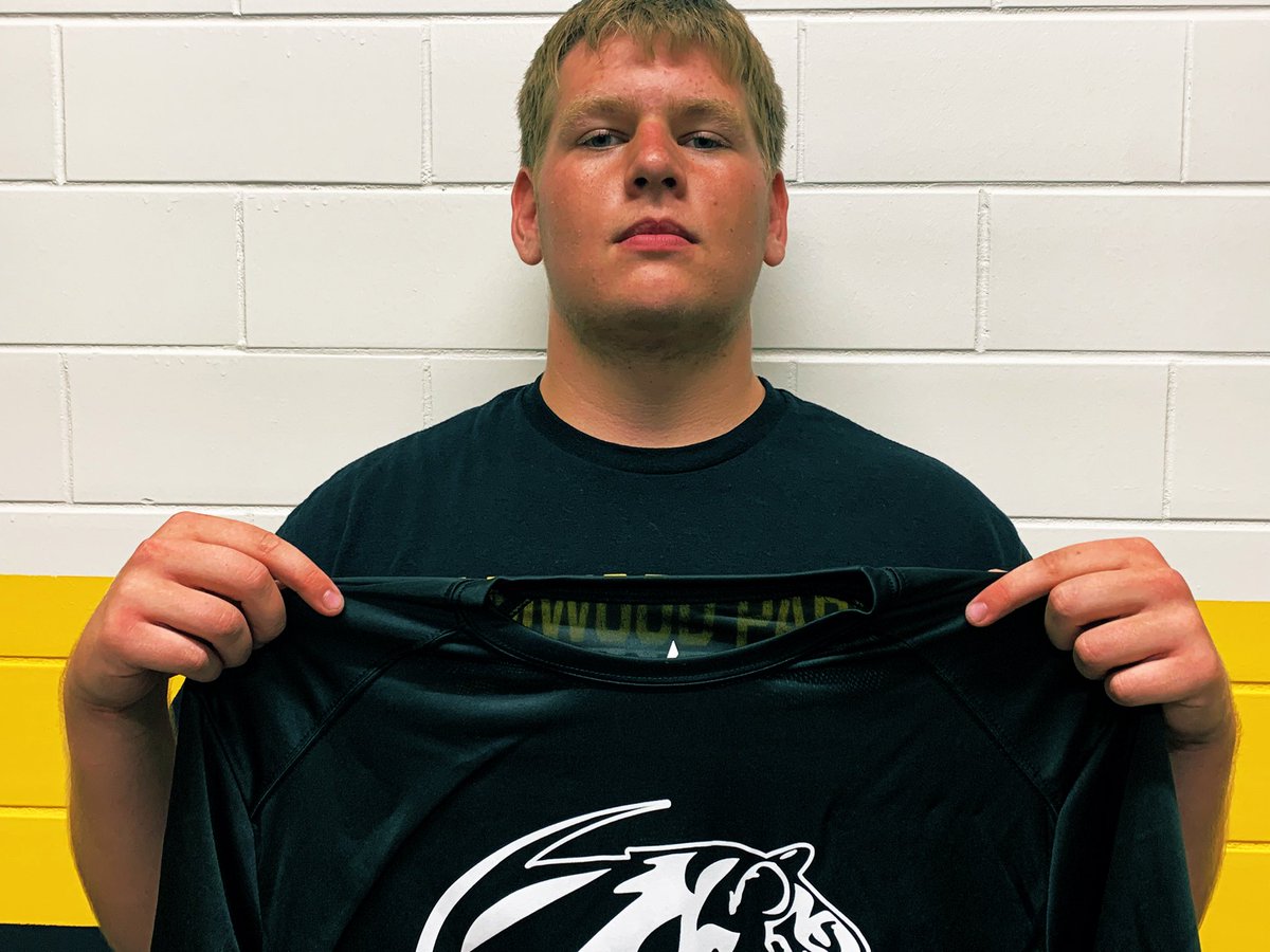 Week #2 Hunter of the Week award goes to the only man who touches the ball more than a QB! Center David Swanek <a href="/SwanekDavid/">David Swanek</a> takes the crown 👑 💯 🔥 🔥 Week #3 LOADING…#TheHuntBegins