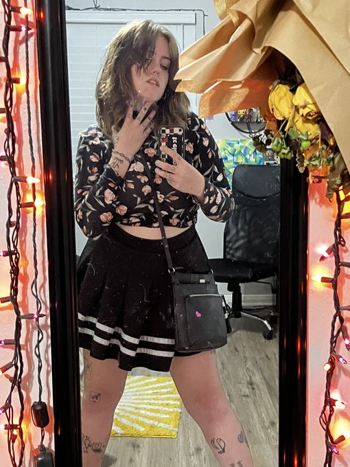 The dirty mirror just makes it&hellip; dirtier😅😈🥴 https://t.co/NgR4B8cliZ<a href="/tag/newprofilepic"class="tags"><span>#newprofilepic</span></a>