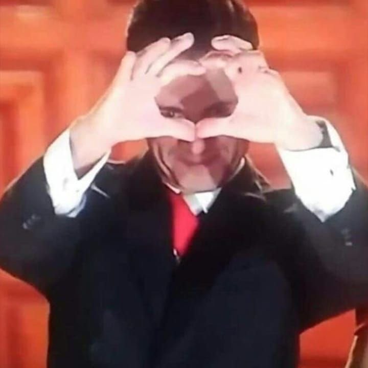 kyungsmile_'s tweet photo. Kyungsoo y Peña Nieto 🤝🏼 hacer un corazón en forma de círculo https://t.co/GMIyAI5u1y
