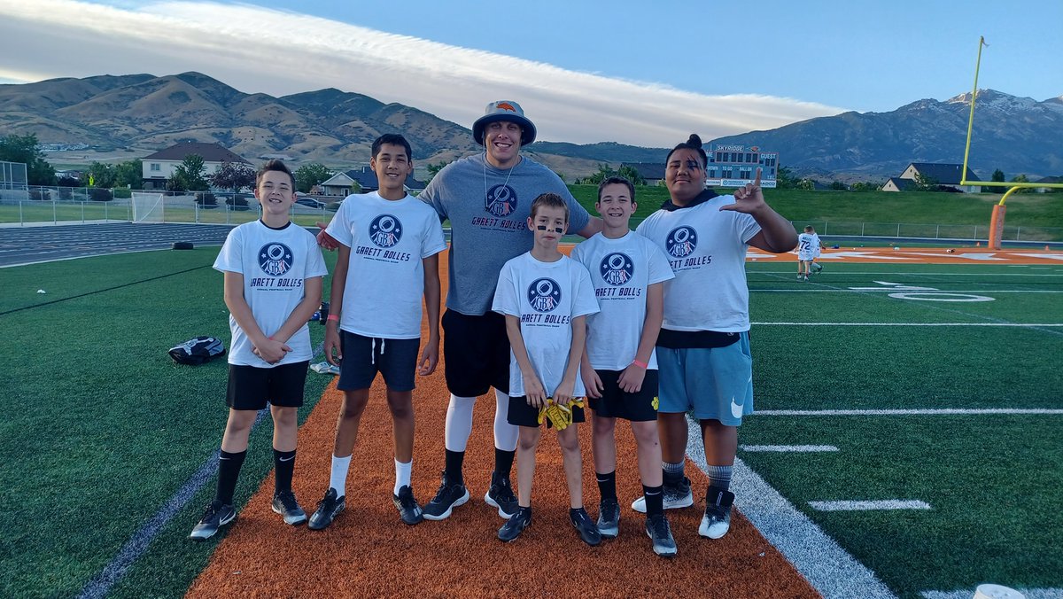 Some of our players were lucky enough to attend <a href="/gbolles72/">Garett Bolles</a> Youth Football Camp tonight! Our boys learned a lot from awesome coaches. Thanks for giving back to the Youth Football Programs!
#FaithFamilyFootball #OremYouthFootball #Footballcamp #PAW #Puttinginthework
