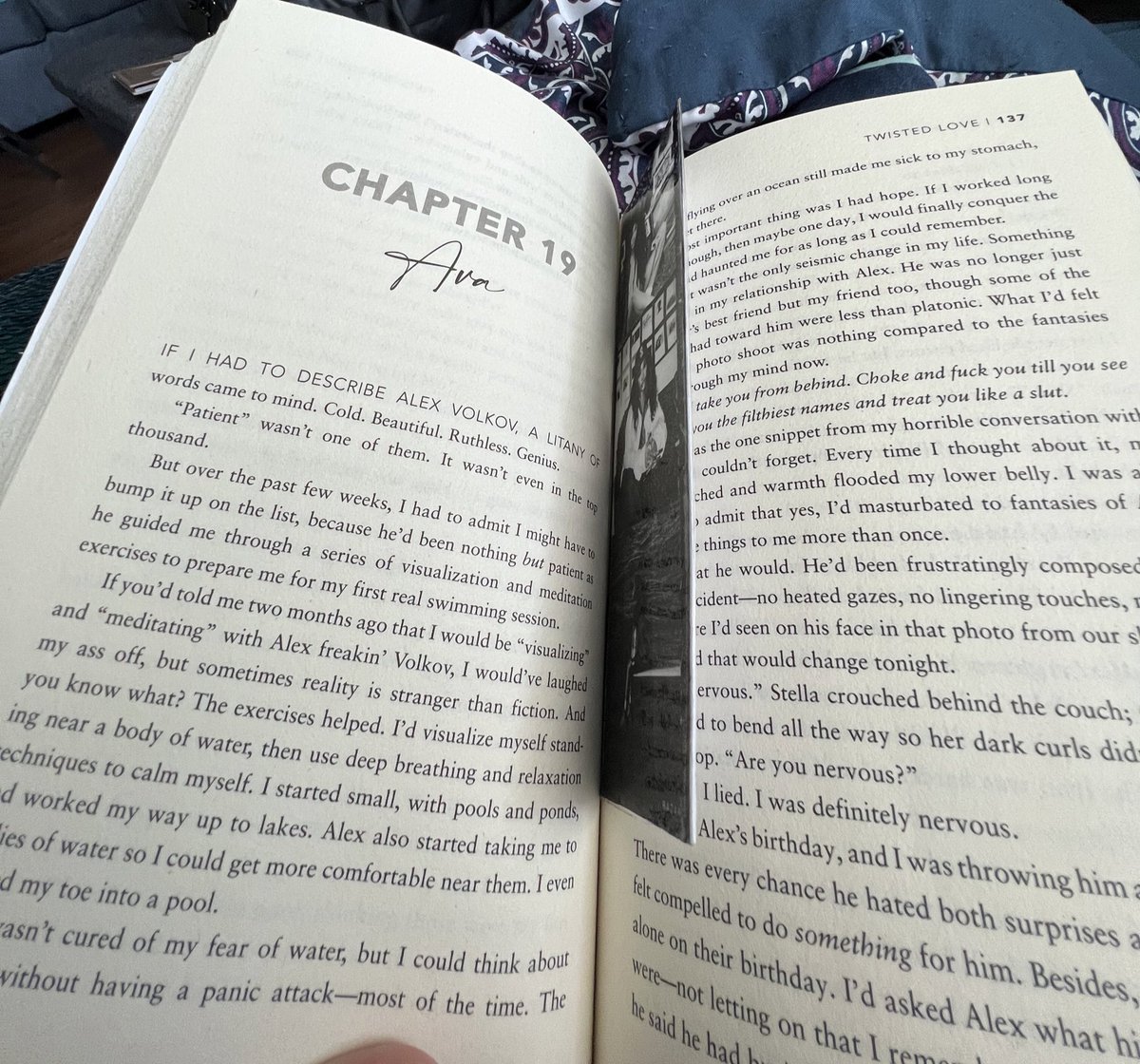 itsyagirlshayyy's tweet image. heyy everyone ,Im new to #booktwt  and I’m looking for some mutuals ☻

~ 16 , she/her 
~ genres : thriller , romance , mystery , fantasy, historical romance 
~ favorite book : The seven husbands or Evelyn Hugo , ignite me , twisted love etc.