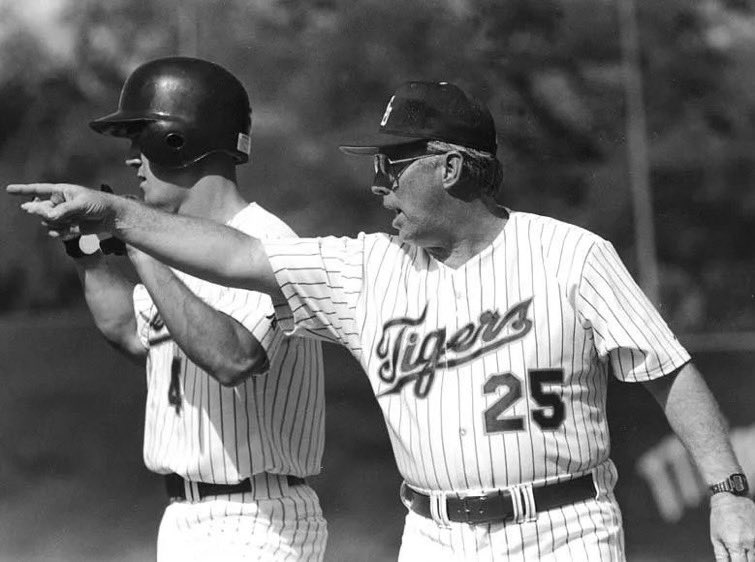 Coach_BBailey4's tweet photo. The @TheHiltonOmaha will rock tonight!! I also know of few others staying at a place that starts with an (H) who’s celebrating tonight as well!!! #RandyDavis #WallyPontiff #JohnnieThibodeaux #BeetleBailey
GEAUX TIGERS! @LSUbaseball https://t.co/qnypECZSAW