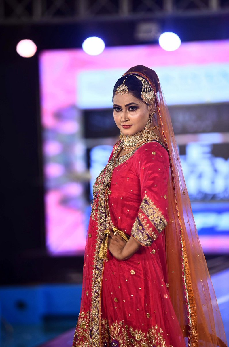 Zhang Meifang on Twitter "Shining jewellery, exquisite makeup and