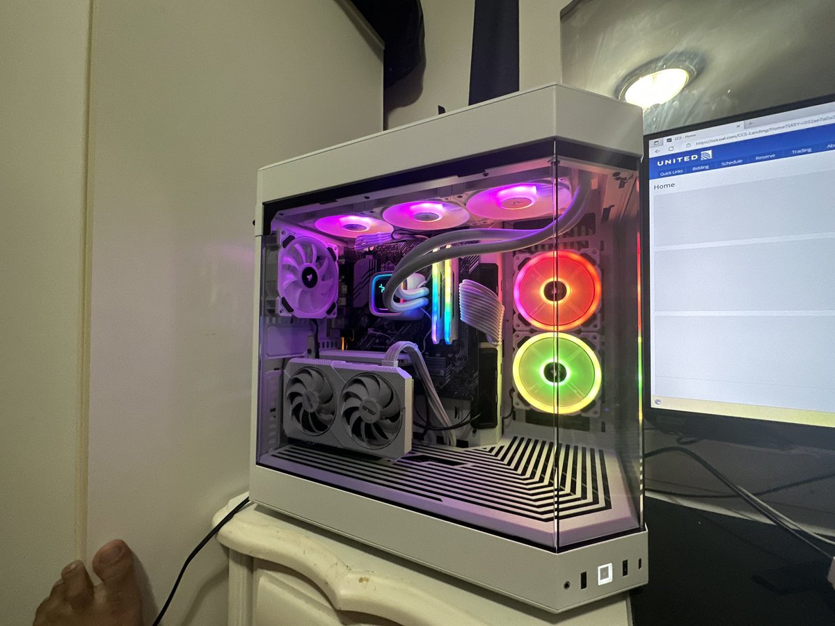 Joe_Gab22's tweet photo. @hytebrand thank you to this amazing pc case. Wish i have enough budget for accessories. This is my very first build computer. Not that perfect because of low budget. But thanks keep it up. https://t.co/1EITmG7g7V