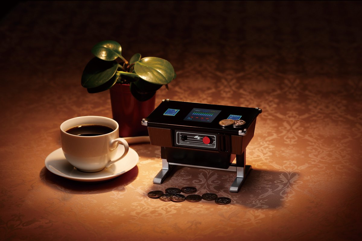 TaitoCorp's tweet photo. Check out this miniature table cabinet #SPACEINVADERS money box from @tartsPR!
It even includes the original game, authentically recreated and playable😍
*100 yen coins and 70s-style coffee shop not included ☕️😉
https://t.co/23xZC4gEqW
#SpaceInvaders45th https://t.co/oMAPIKEION