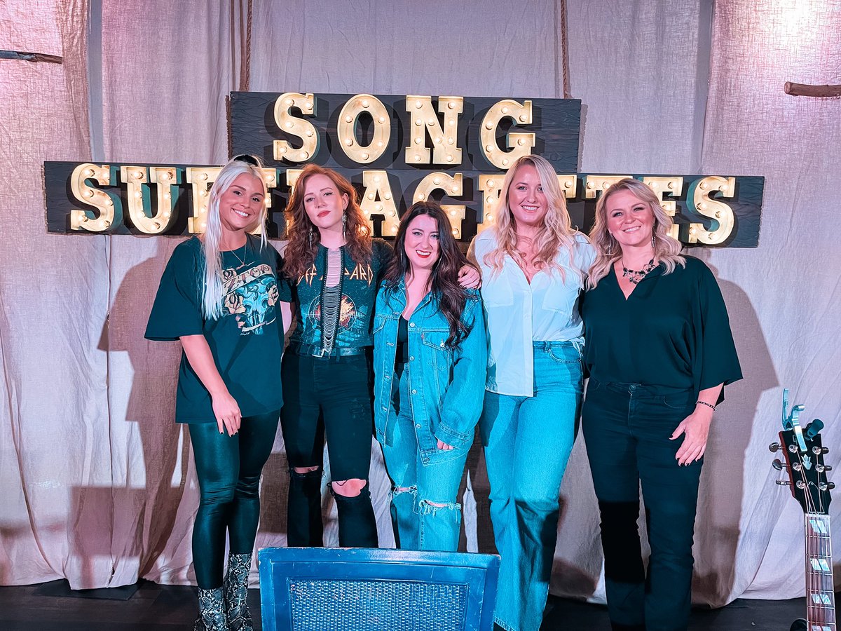 8:30PM SHOW 

These ladies voices are as smooth as maple syrup 🍁🇨🇦

If you missed this show don’t fret! Check it out on our YouTube channel now!! 

#LetTheGirlsPlay