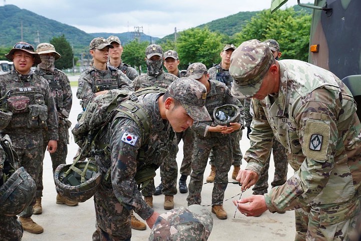 The 대한민국 육군 (Republic of Korea Army) 8th Division, 16th Brigade, 136th Infantry Battalion visited Camp Casey. Soldiers from 210th Field Artillery Brigade briefed ROK Army troops on the Light Medium Tactical Vehicle and rollover procedures for their upcoming NCT training.