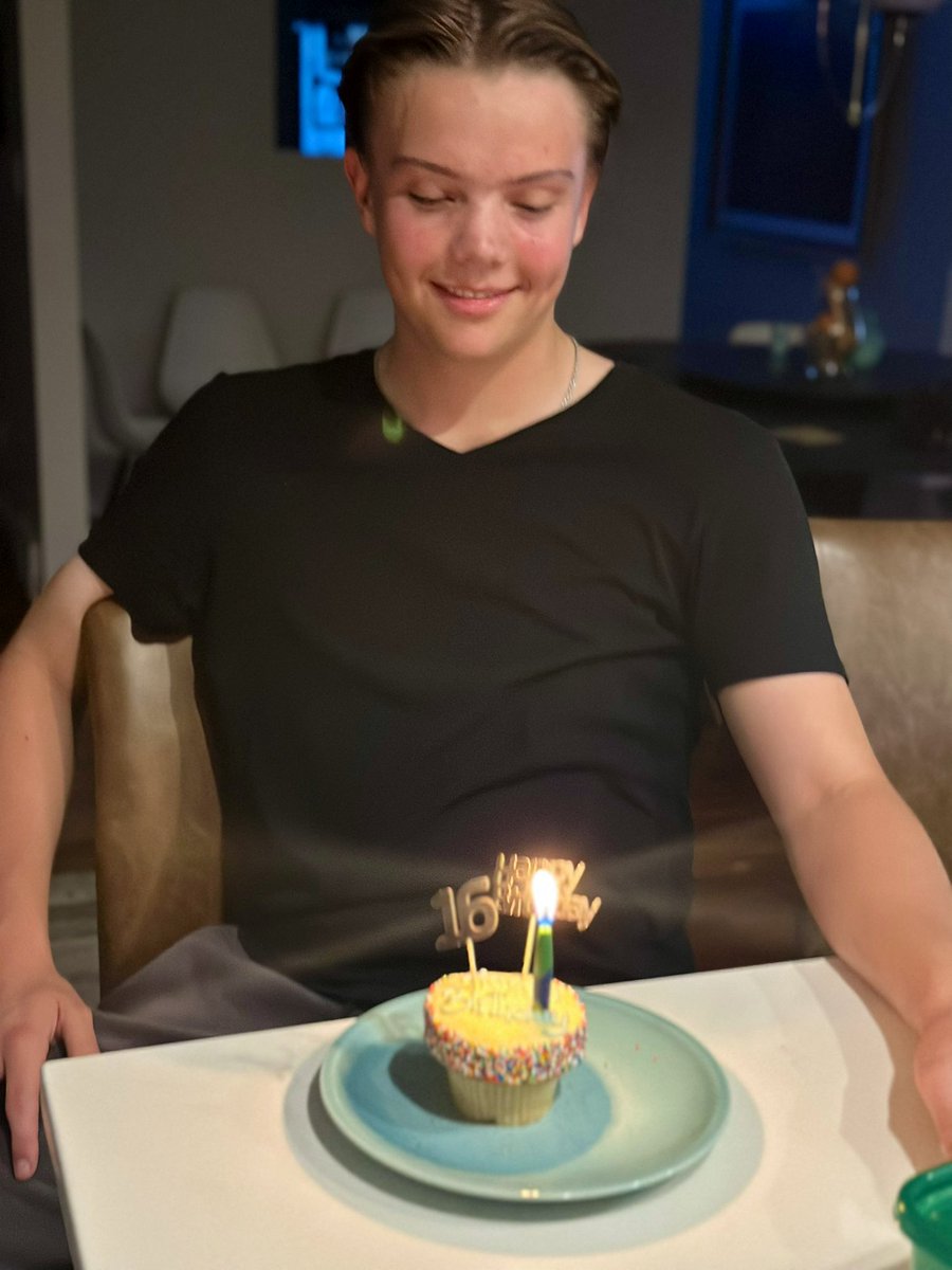 heididelf's tweet photo. Make a wish ✨ 🧁 #myjackson #sixteen https://t.co/zPVmE4WJuu