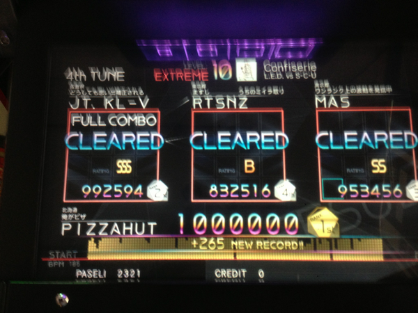 Uketsuke_jho's tweet photo. ついに30代突入でございます～～～音ゲーとダーツとボウリングの20代でした^_^
これからもよろしくね～～～～～～～～～～～～～～～～～😘 https://t.co/uxm4HYEPoN
