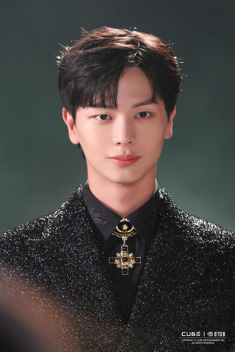 Maem__Maemi's tweet photo. 내가 올린건 이런 사진인데 씹탱 내 6천원 https://t.co/ily8xk0Tod