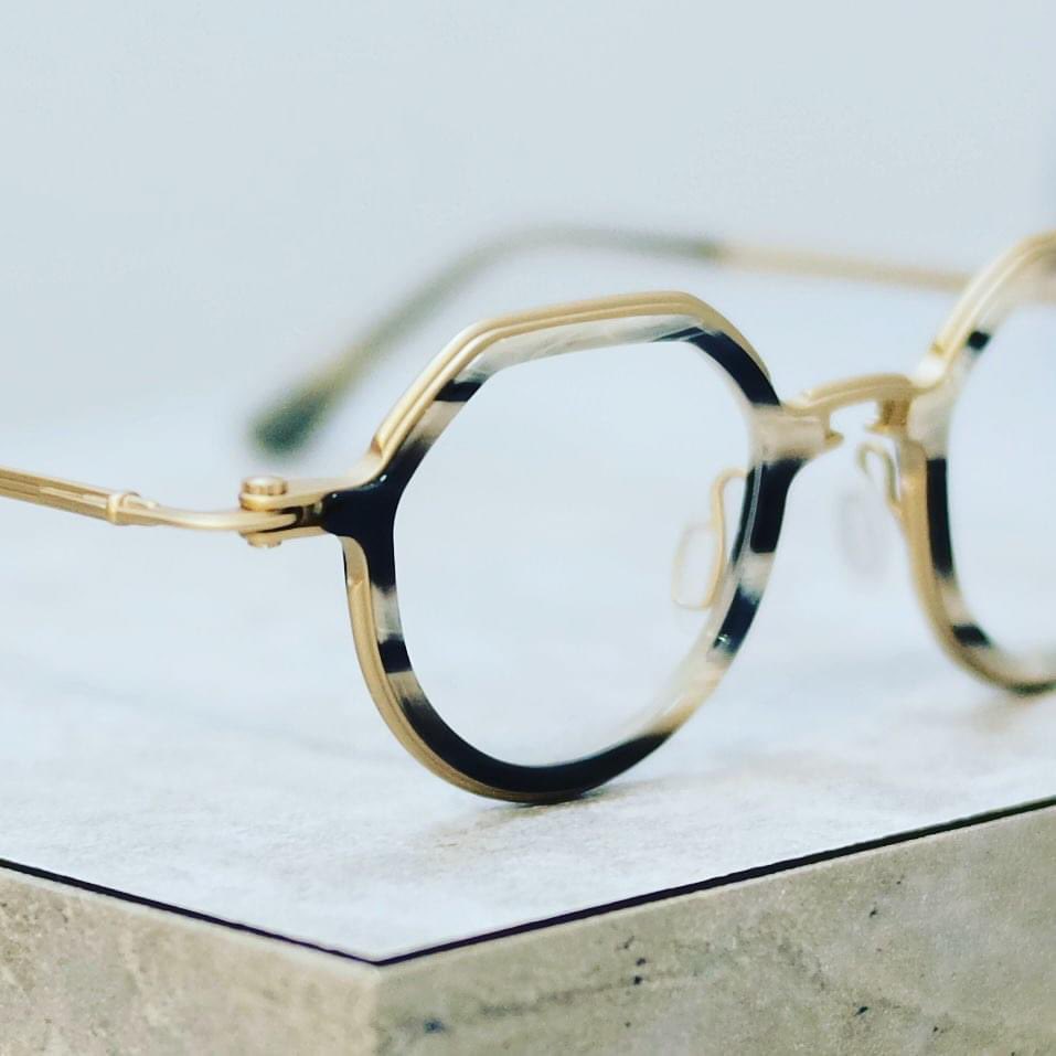 ReddotOpticAndy's tweet photo. TAVAT 

新品SC215 

Model：SC215 - OBH #TAVAT
#tavateyewear #soupcan #eyewear #eyewearfashion #eyewearlovers #vintagestyle #madeinitaly #handcraftedeyewear #handmadeeyewear #香港眼鏡 #手造 #手造眼鏡 #reddotoptichk #紅點光學 

https://t.co/U5oZ3u2MT1

紅點光學 Reddot Optic https://t.co/oJDy5c0yqy