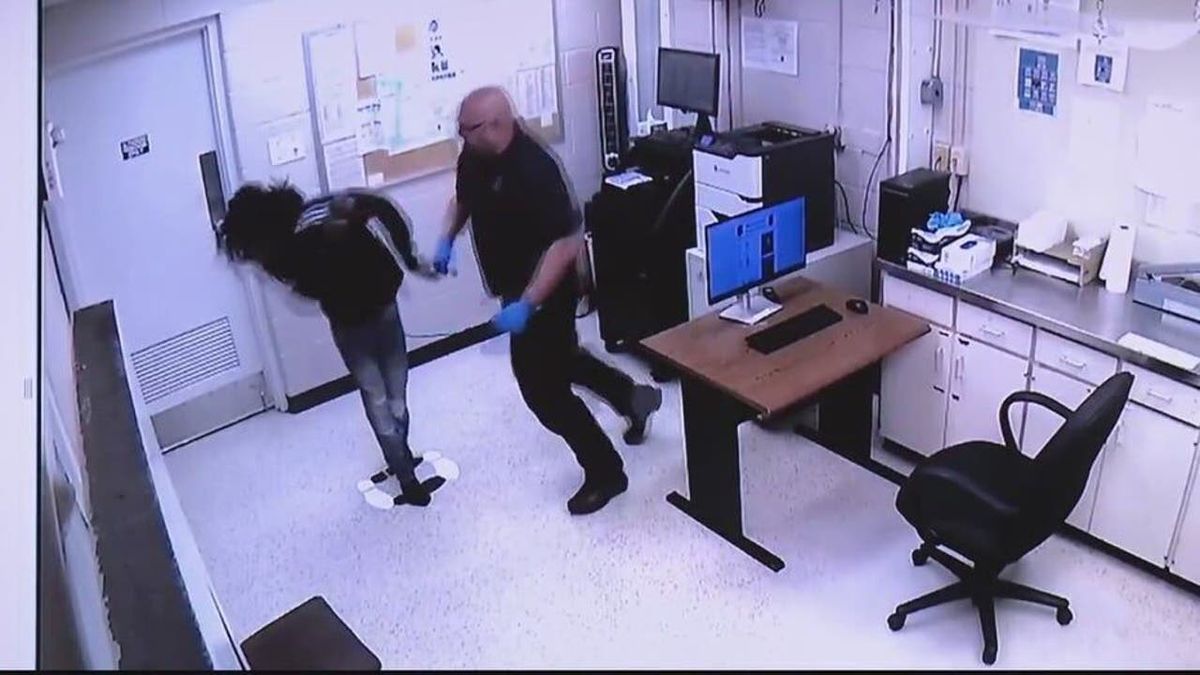 Warren police officer fired after hitting, slamming inmate on ground during booking fox2detroit.com/news/warren-po…