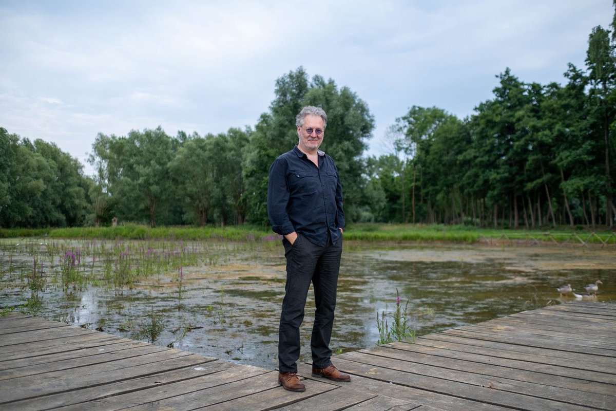 stripland_BENL's tweet photo. Het was al even geweten, maar sinds gisteren ook officieel: #LucMorjaeu stopt na 83 albums (2005-2023) + kortverhalen als hoofdtekenaar van #SuskeEnWiske. De Krijtkampioen is z'n laatste album. Zoals verwacht neemt #WoutSchoonis de fakkel over. https://t.co/RBpxOgSIsD https://t.co/BreQ4LLXFT