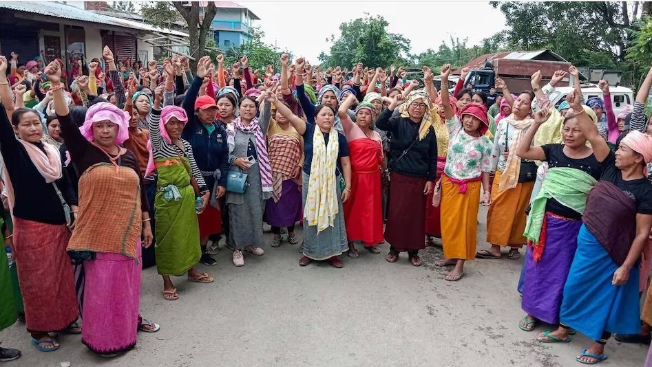 DynaMaibam's tweet photo. "Indian Army expresses concerns over women activists' interference in Manipur. #ArmySecurity #WomenActivists #ManipurIssues"
https://t.co/FJXT6xEIXY
#ManipurRiots #manipurviolence #ManipurBurning #ManipurOnFire #ManipurNews @narendramodi    @AmitShah    @PMOIndia   @ndtv   @aajtak   @TimesNow   @ABPNews   @BBCIndia  #OneMeitei #SaveManipur #SaveIndia #SaveIndigenous #PeaceInManipur #Truthprevail #Meiteiunited
