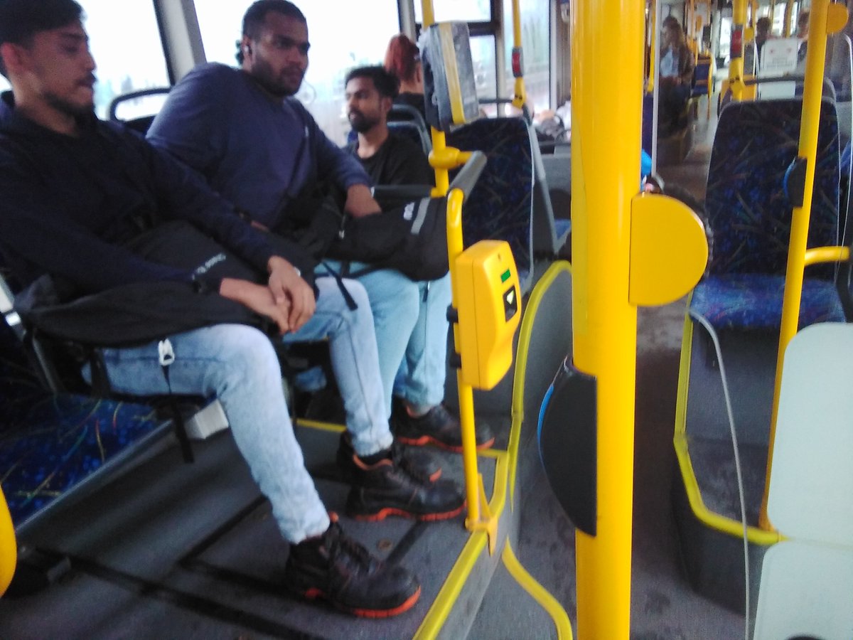 Gdynia. Autobus linia R.  Takich mam współpasażerów. 😡😡