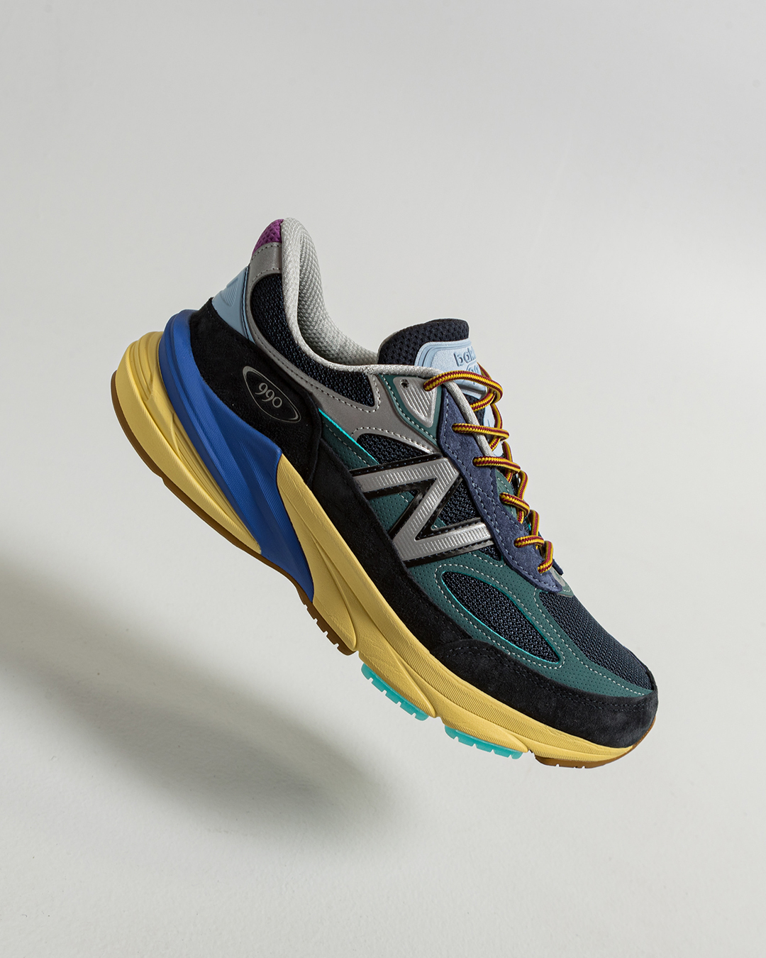 New balance 990v4 shop triple s