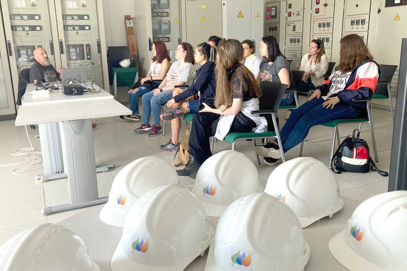 cyleconomica's tweet photo. Alumnas del programa #FPSteam de @CABK_Dualiza @AstiFoundation y @FundacionEFCL conocen las #renovables de la mano de @iberdrola 
https://t.co/1S1OJM16B7 https://t.co/yI0gJj2hKS