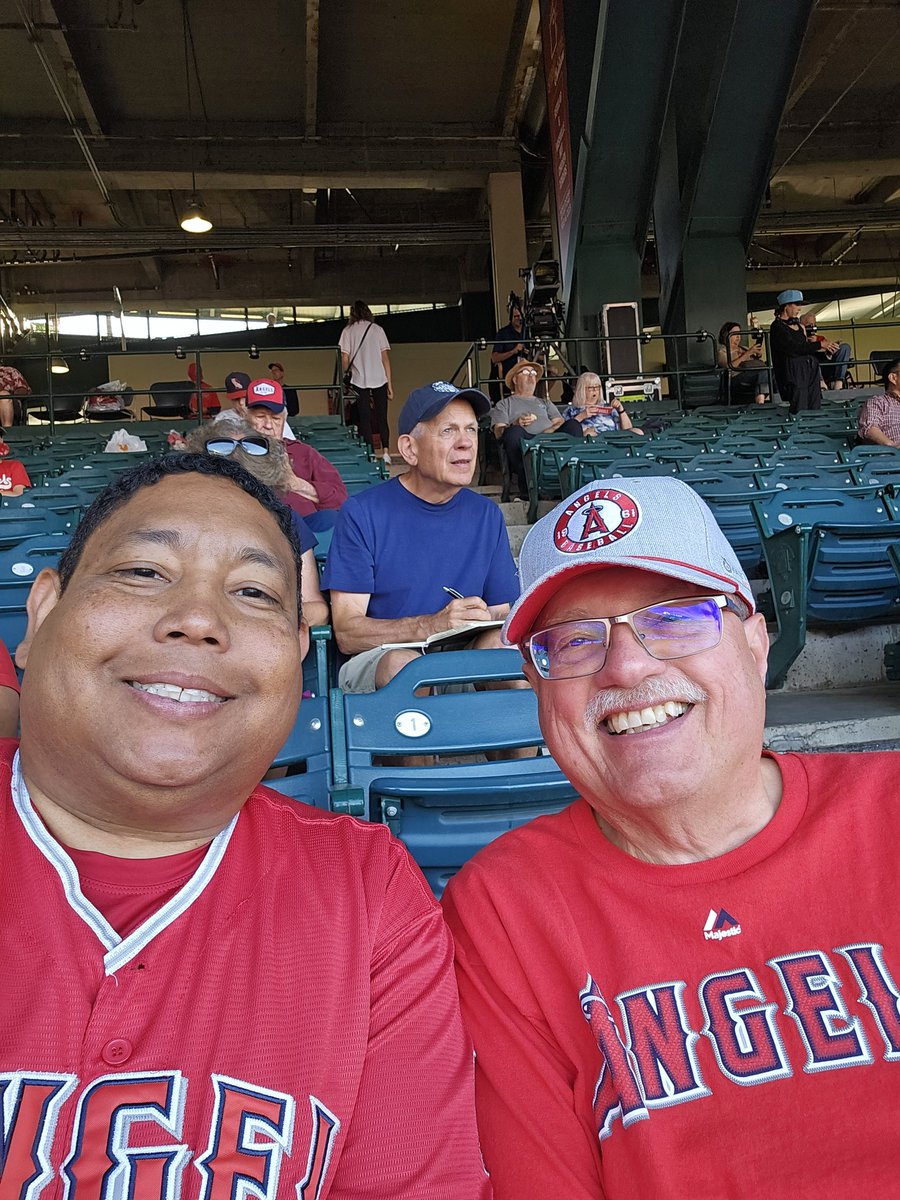 TheEugeneFields's tweet photo. I'm grateful to my one-time (not old) boss, @CP_Smith, for the invite to the @Angels game.

The Halos walked off on the White Sox. I'm 1-0 this season.
#LightThatBabyUp https://t.co/1KCbBWKbY7