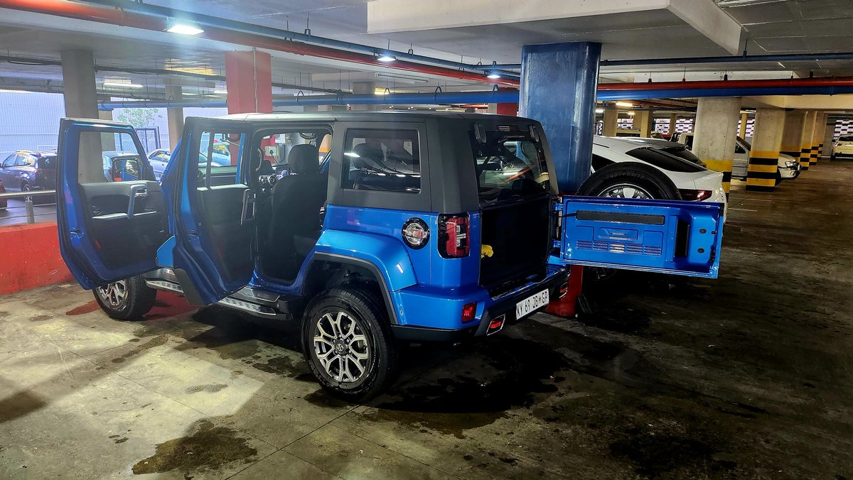 This week i have @baic_sa BJ40 2.0TPlus
The BJ40 Plus is powered by a 4 cylinder 2.0L Turbocharged mill, with 160kw of power, 320nm of torque, mated to 6-speed auto transmission.
The 2.0L turbo engine is responsive.
My B40 Plus 2.0T Champion is priced @R669,500
#BaicBj40
#BAICSA